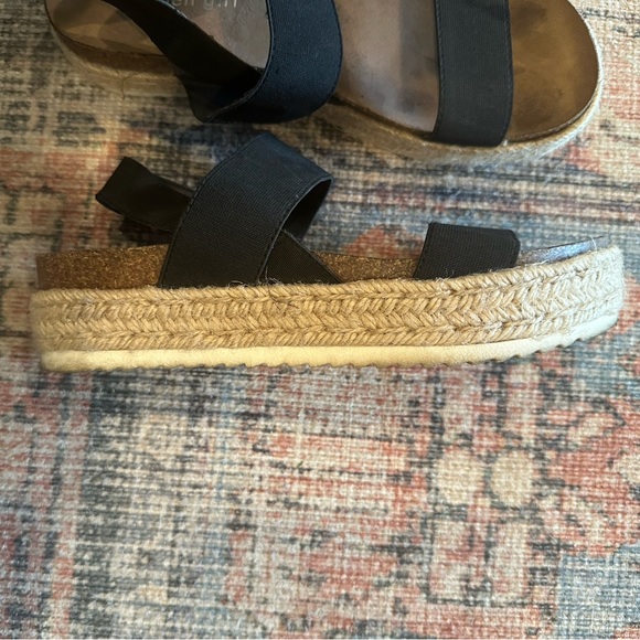 Trendy Madden Girl espadrille platform sandal. Size 7 snug fit. - Picture 3 of 6